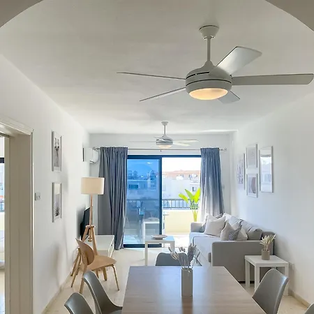 Phaedrus Living: Byzantium Modern City Flat Paphos Exterior photo