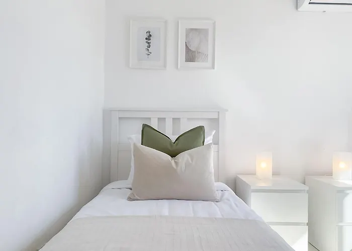 Phaedrus Living: Byzantium Modern City Flat