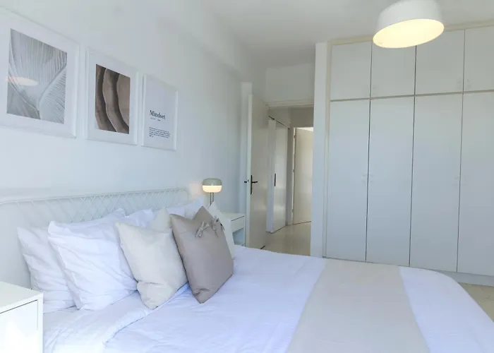 Phaedrus Living: Byzantium Modern City Flat