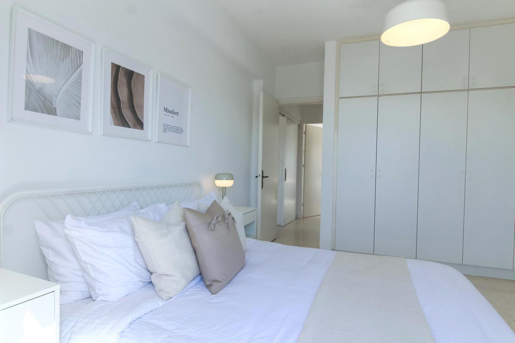 Phaedrus Living: Byzantium Modern Flat Apartment *