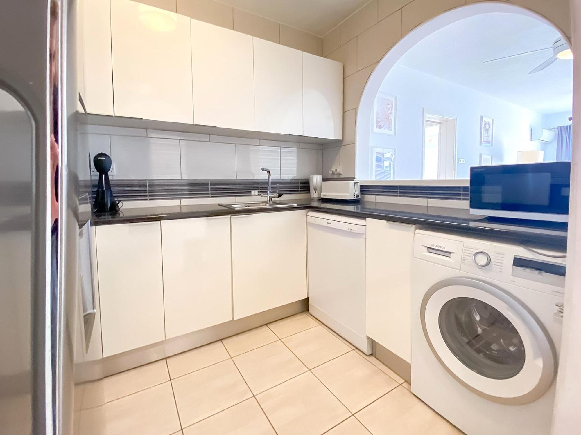 Apartment Phaedrus Living: Byzantium Modern Flat